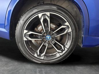 BMW iX1 30 66.5kWh M Sport xDrive (11kW Charger) (313 ps) - REVERSE CAM 