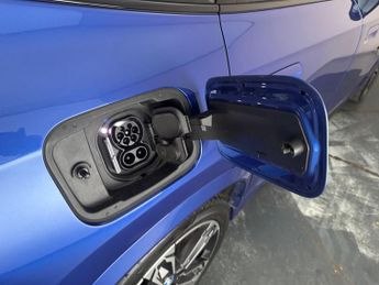 BMW iX1 30 66.5kWh M Sport xDrive (11kW Charger) (313 ps) - REVERSE CAM 