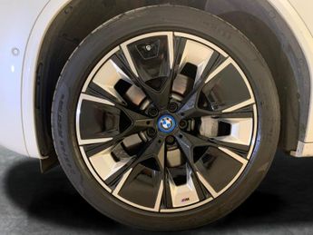 BMW iX3 80kWh M Sport Pro (286 ps) - HUD - PARK ASSIST - HK AUDIO