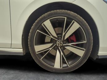 Volkswagen Golf 2.0 TDI GTD DSG (200 ps) - ALCANTARA - HEATED STEERING - WIFI