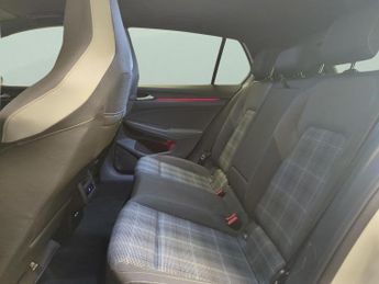 Volkswagen Golf 2.0 TDI GTD DSG (200 ps) - ALCANTARA - HEATED STEERING - WIFI