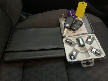 Toyota Yaris 1.5 Design CVT [Nav] - LANE TRACE ASSIST - BLUETOOTH - CLIMATE C