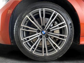 BMW 3 Series 2.0 330e 12kWh M Sport Plug-in (292 ps) - ACOUSTIC GLAZING
