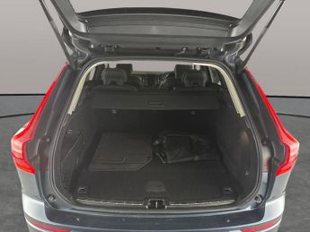 Volvo XC60 2.0h T6 Recharge 18.8kWh Plus Plug-in AWD (350 ps) - PAN ROOF