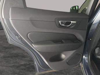 Volvo XC60 2.0h T6 Recharge 18.8kWh Plus Plug-in AWD (350 ps) - PAN ROOF