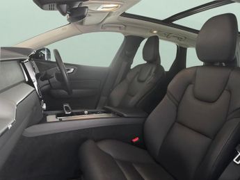 Volvo XC60 2.0h T6 Recharge 18.8kWh Plus Plug-in AWD (350 ps) - PAN ROOF