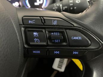 Toyota Yaris 1.5 Design CVT [Nav] - LANE TRACE ASSIST - BLUETOOTH - CLIMATE C