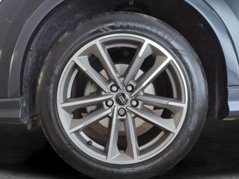 Audi Q3 1.5 TFSI CoD 35 Black Edition S Tronic (150 ps) - LANE DEPARTURE
