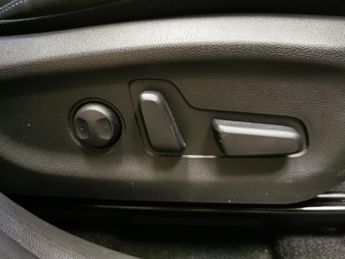 Hyundai Kona 64kWh Ultimate (10.5kW Charger) (204 ps) - NAV - HEATED STEERING