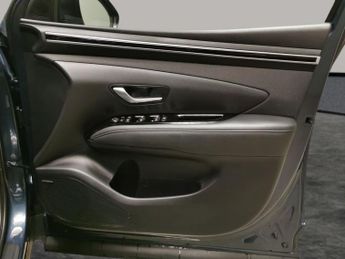 Hyundai Tucson 1.6 T-GDi 13.8kWh Premium Plug-in 4WD (265 ps) - NAV - HEATED ST