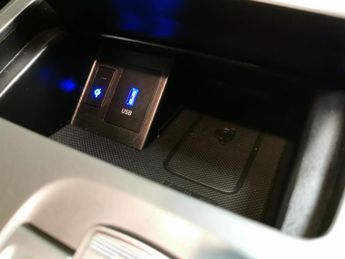 Hyundai Kona 64kWh Premium (10.5kW Charger) (204 ps) - HEATED SEATS - HEATED 