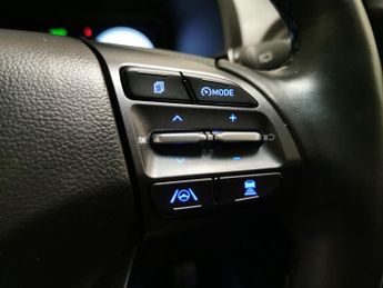 Hyundai Kona 64kWh Premium (10.5kW Charger) (204 ps) - HEATED SEATS - HEATED 