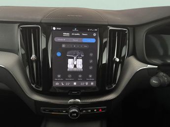Volvo XC60 2.0h T6 Recharge 18.8kWh Plus Plug-in AWD (350 ps) - PAN ROOF