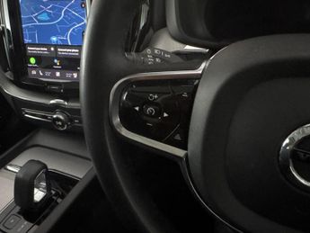 Volvo XC60 2.0h T6 Recharge 18.8kWh Plus Plug-in AWD (350 ps) - PAN ROOF