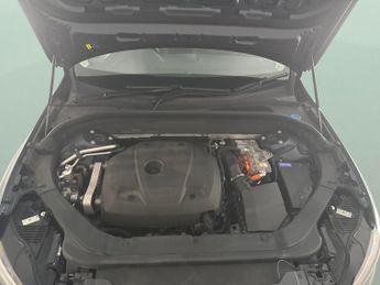 Volvo XC60 2.0h T6 Recharge 18.8kWh Plus Plug-in AWD (350 ps) - PAN ROOF