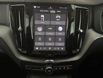 Volvo XC60 2.0h T6 Recharge 18.8kWh Plus Plug-in AWD (350 ps) - PAN ROOF