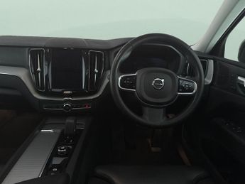 Volvo XC60 2.0h T6 Recharge 18.8kWh Plus Plug-in AWD (350 ps) - PAN ROOF