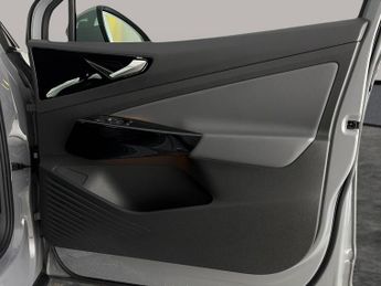 Volkswagen ID.4 Pure 52kWh Life Edition (148 ps) - LED - REVERSE CAM - NAV
