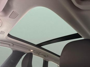 Volvo XC60 2.0h T6 Recharge 18.8kWh Plus Plug-in AWD (350 ps) - PAN ROOF