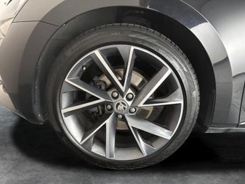 Skoda Superb 1.4 TSI iV 13kWh SportLine Plus Plug-in DSG (218 ps) - ADAPTIVE 