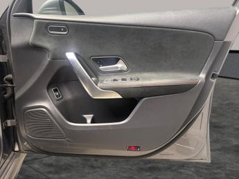 Mercedes-Benz A Class 1.3 A250e 15.6kWh AMG Line Plug-in 8G-DCT (218 ps) - HEATED LEAT