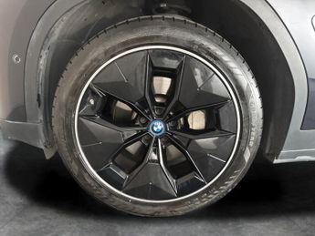 BMW iX3 80kWh Premier Edition Pro (286 ps) - HK AUDIO - DRIVING ASSISTAN