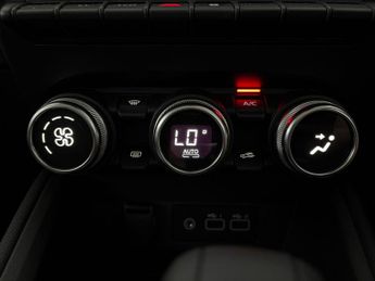 Renault Clio 1.6 E-TECH evolution (145 ps) LED HEADLIGHTS - SAT NAV - LANE DE