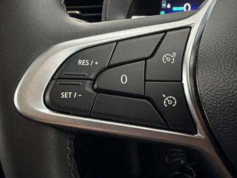 Renault Clio 1.6 E-TECH evolution (145 ps) LED HEADLIGHTS - SAT NAV - LANE DE