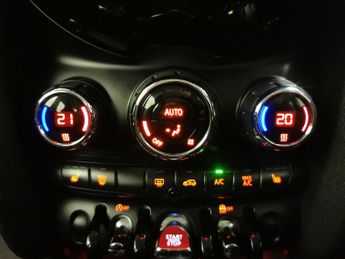 Mini Hatch 1.5 Cooper Classic Steptronic (136 ps) - LED - BLUETOOTH - CLIMA