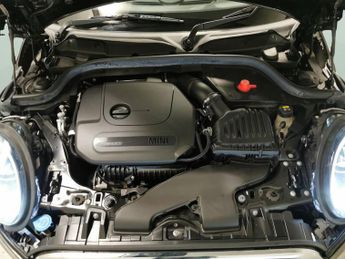 Mini Hatch 1.5 Cooper Classic Steptronic (136 ps) - LED - BLUETOOTH - CLIMA