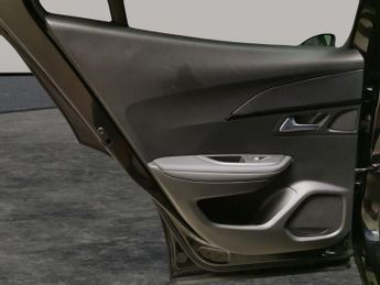 Peugeot E-2008 50kWh GT (7kW Charger) (136 ps) - REVERSE CAM - NAV - HEATED SEA