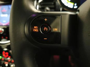 Mini Electric Hatch Cooper SE 32.6kWh Level 2 (184 ps) - 17IN ALLOYS - CARPLAY