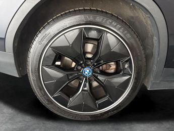 BMW iX3 80kWh Premier Edition Pro (286 ps) - HK AUDIO - DRIVING ASSISTAN