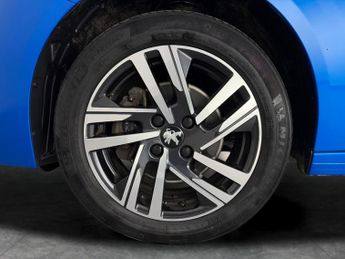 Peugeot 208 1.2 PureTech Allure Premium + EAT (100 ps) - LANE DEPARTURE  - B