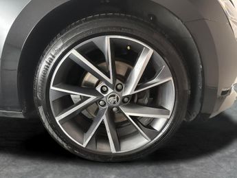 Skoda Superb 1.4 TSI iV 13kWh SportLine Plus Plug-in DSG (218 ps) - ADAPTIVE 