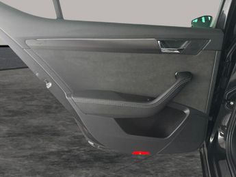 Skoda Superb 1.4 TSI iV 13kWh SportLine Plus Plug-in DSG (218 ps) - ADAPTIVE 