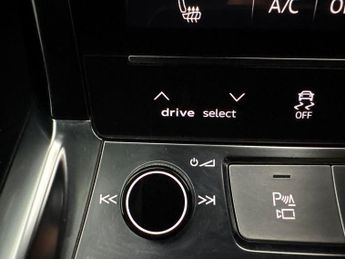Audi e-tron 55 Black Edition quattro 95kWh (11kW Charger) (408 ps) - LED - R