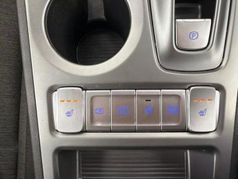 Hyundai Kona 64kWh Premium (10.5kW Charger) (204 ps) - HEATED SEATS - HEATED 