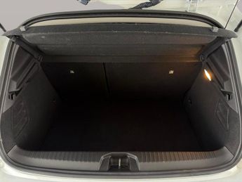 Renault Clio 1.6 E-TECH evolution (145 ps) LED HEADLIGHTS - SAT NAV - LANE DE