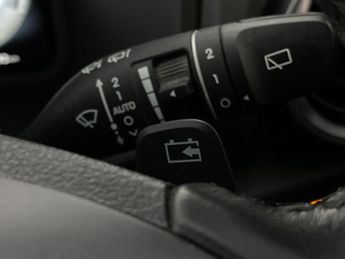 Hyundai Kona 64kWh Premium (10.5kW Charger) (204 ps) - HEATED SEATS - HEATED 