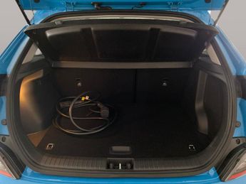 Hyundai Kona 64kWh Premium (10.5kW Charger) (204 ps) - HEATED SEATS - HEATED 