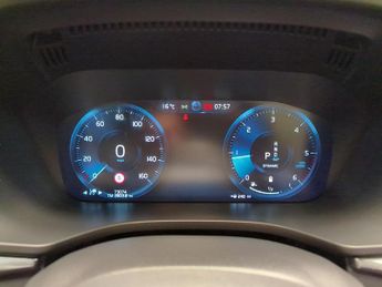 Volvo XC60 2.0 B5 MHEV R-Design Pro AWD (235 ps) - SUNBLINDS - INTELLISAFE 