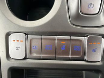 Hyundai Kona 64kWh Premium (10.5kW Charger) (204 ps) - HEATED SEATS - HEATED 