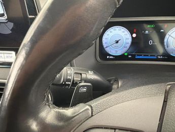 Hyundai Kona 64kWh Premium (10.5kW Charger) (204 ps) - HEATED SEATS - HEATED 