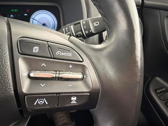 Hyundai Kona 64kWh Premium (10.5kW Charger) (204 ps) - HEATED SEATS - HEATED 