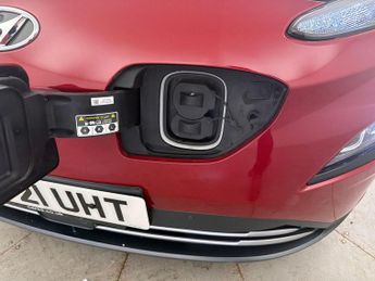 Hyundai Kona 64kWh Premium (10.5kW Charger) (204 ps) - HEATED SEATS - HEATED 