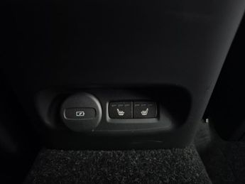 Volvo XC40 Recharge 69kWh Plus (231 ps) - BLACK ROOF RAILS - KEYLESS ENTRY
