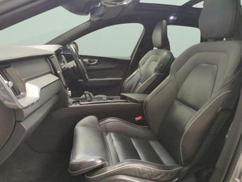 Volvo XC60 2.0 B5 MHEV R-Design Pro AWD (235 ps) - SUNBLINDS - INTELLISAFE 