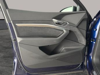 Audi e-tron 55 Black Edition quattro 95kWh (11kW Charger) (408 ps) - LED - R