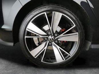 Volkswagen Golf 2.0 TDI GTD DSG (200 ps) - HEATED SEATS - HEATED STEERING - WIFI